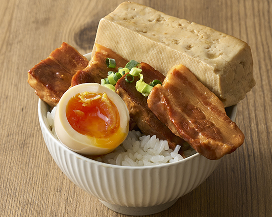 豚角丸丼（染み豆腐と半熟煮卵）
