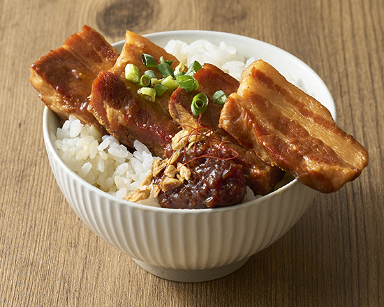 ピリ辛スタミナ豚角煮丼